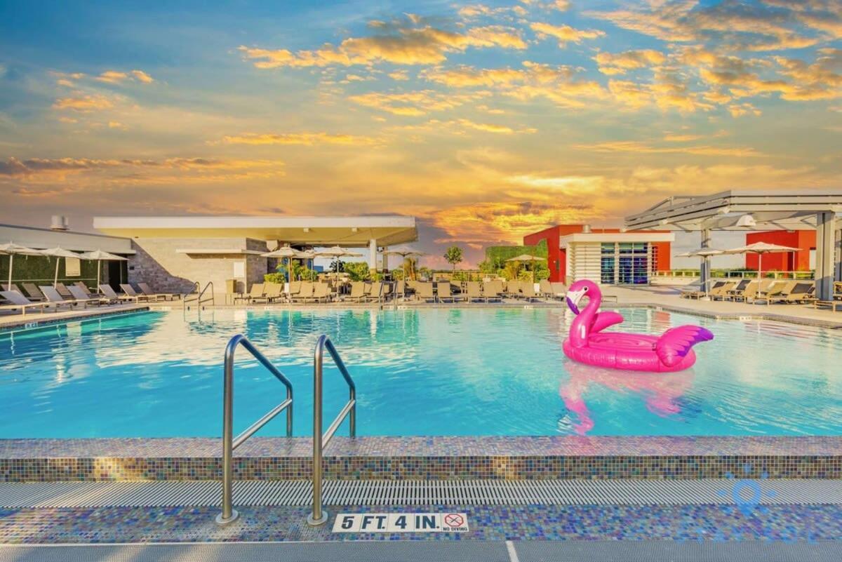 Perfect Relax - Rooftop Pool - Gym - Hot Tub Apartment *